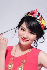 组图：快乐女声庆六一 成都唱区10强“卖萌”