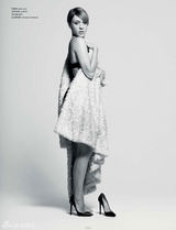 组图：科洛-塞维尼潮范十足登杂志 另类发型抢眼