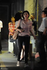 组图：王菲李亚鹏携女视察嫣然天使儿童医院