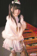 组图：许雅涵入选为宅男女神 独家圣诞私房图曝光