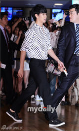 组图：裴勇俊金秀贤等捧场朴振英新片