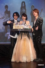 组图：F.I.R将发全新大碟 阿沁飞儿分手后不尴尬