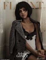 组图：赛琳娜短发造型登杂志 蕾丝内衣秀乳沟