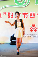 高清组图：新版《红楼梦》主演与两会代表共度佳节 