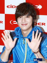 组图：韩星李敏镐出席代言品牌粉丝签名会