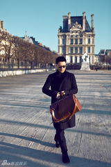 组图：李宗翰赴巴黎街拍显国际范儿