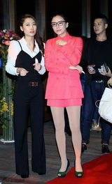 组图：京城某夜店开业 冯小刚孟广美亮相