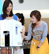 组图：少女时代参加慈善拍卖 筹善款帮单身妈妈
