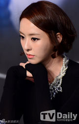 组图：黄静茵宣传《秘密》透胸贴 李多熙(李多喜)秀蛮腰