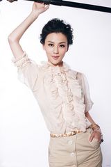 组图：江易珈时尚写真 演绎摩登短发女王