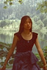 组图：翁美玲生前英国旧照曝光 与荷兰男友恩爱