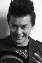 组图：李佳航黑白大片 欢乐鬼脸搞笑卖萌