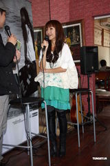 组图：宇珩相隔四年发专辑 马来帮光良戴佩妮祝贺