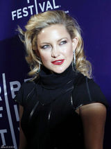 高清组图：杰西卡白裙飘逸 哈德森捂裙严防走光