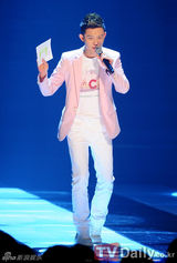 组图：泰蒂徐《M！Countdown》热辣夺冠 Apink回归