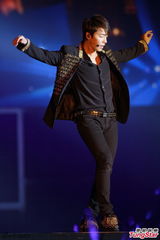 组图：Super Junior唱响香港 歌迷尖叫声不绝