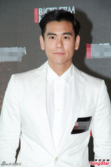 组图：彭于晏出席品牌活动 一身白衣帅气抢镜