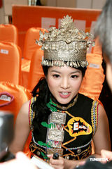 幻灯图：伏明霞直言不会再添子 华姐苟芸慧装扮抢眼