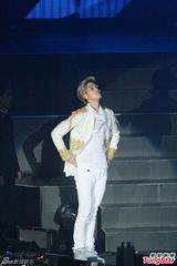 组图：韩组合B.A.P香港开唱 粉丝玩cosplay