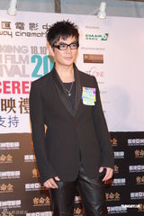 胡杏儿亮相亚洲电影节发布会 否认送黄宗泽耳环(图)