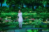 组图：央视蛇年春晚 那英《春暖花开》舞美佳