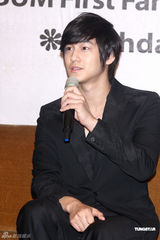 幻灯组图：韩版F4成员金范赴台湾举行粉丝见面会