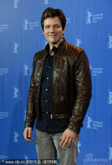 幻灯图集：《潜水艇》记者会 女主角成熟干练