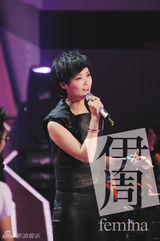 组图：李宇春型格大片 演唱会幕后花絮曝光