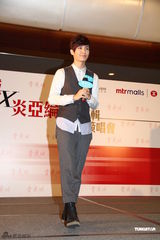 组图：炎亚纶称飞轮海年底复合出专辑 否认整容