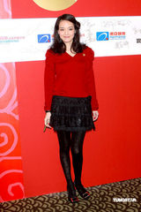 幻灯图：贡米签约黎明旗下 舒淇红装现身与旧爱同台