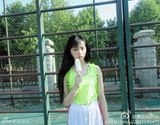 组图：武大女神微博走红 清新甜美运动风