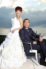 组图：陈小春应采儿喜得爱子 婚纱美图盘点