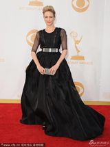 组图：《贝茨旅馆》女星维拉-法米加亮相艾美