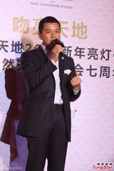 组图：郭涛父子首亮相活动 李亚鹏形单影只