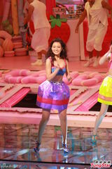 组图：港姐穿抹胸超短裙热舞 挤胸翘臀俏皮性感