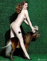 组图：大号超模罗宾全裸写真 白兔遮胸秀丰臀