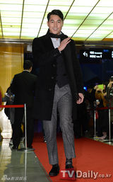 组图：宋智孝紧身裙斗艳河智苑 朴施厚接受祝福