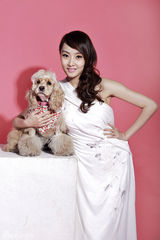 组图：刘洋登宠物杂志封面 温暖出镜尽显大气