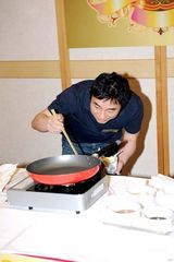 高清组图：吕方自嘲隐世厨师 避谈感情先搞好事业