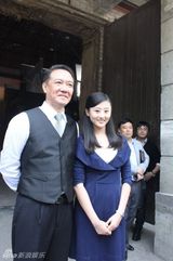 组图：李幼斌史兰芽夫妇《假面》全家福曝光