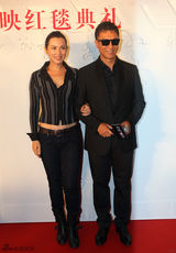 组图：《全民目击》首映  两萌哥打造泪型片