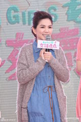 组图：Ella出席新片签名会 为Selina加油打气