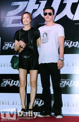 组图：朴有天宋仲基等助阵试映 全明星闪耀