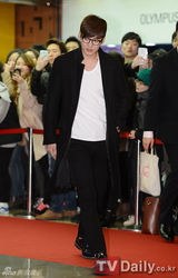 组图：《男人使用说明书》试映 朴有天酷帅登场