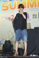 组图：杨丞琳展现Rap功力 获得热狗盛赞