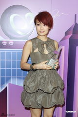 容祖儿大胆想拍内衣广告 Twins写真拼嫩模(图)