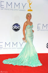 高清图：第64届艾美奖红毯众女星争奇斗艳