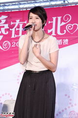 组图：梁咏琪“我爱你”挂嘴边 婚后甜蜜不生子