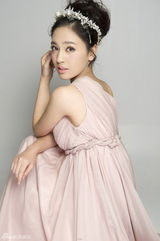 组图：王奕瑾拍典雅写真 裙角飞扬女神范十足