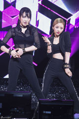 独家高清：Kara性感回归 瘦弱具荷拉腹部现赘肉